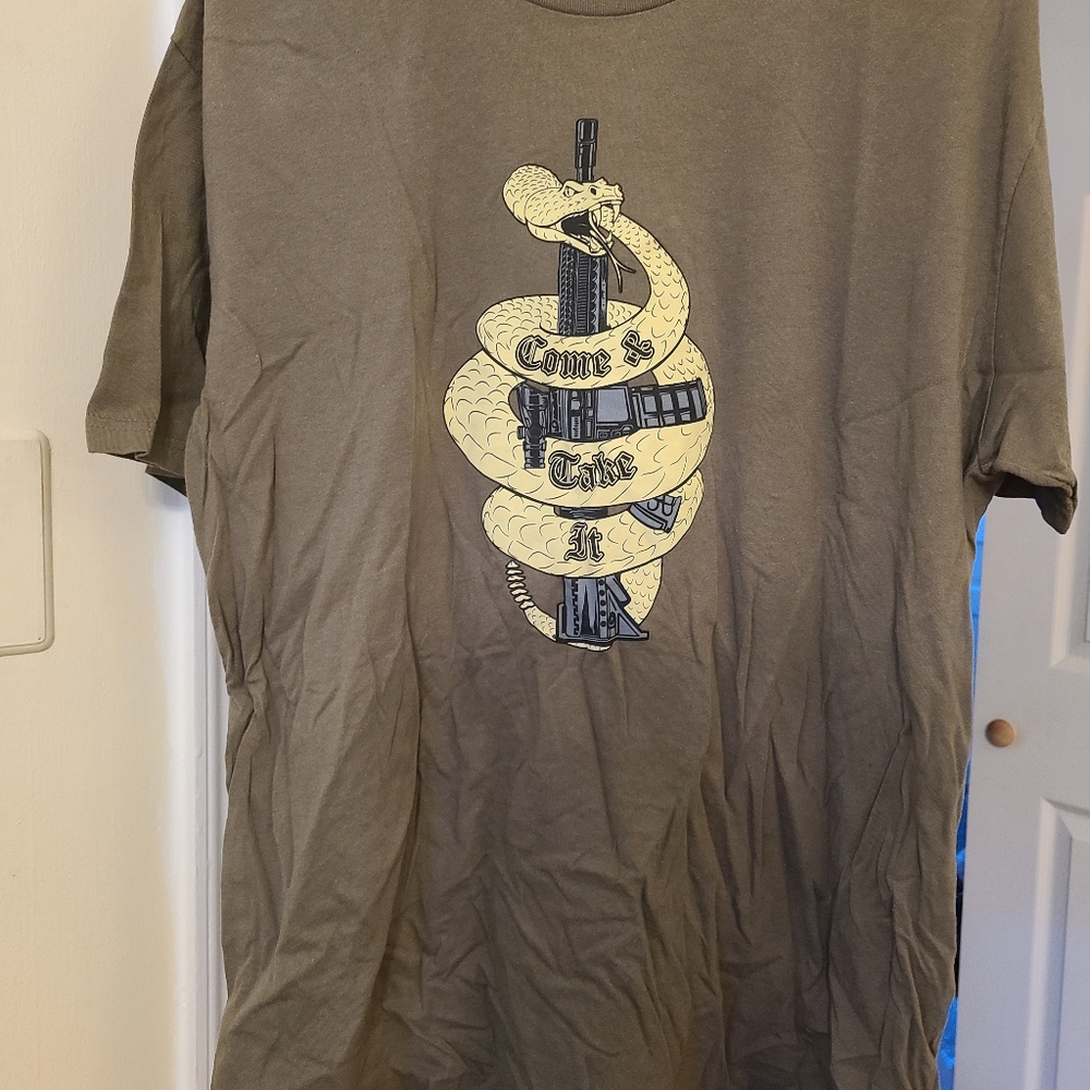 Excellent Condition Shirt Sleeve Graffic Tee Shirt